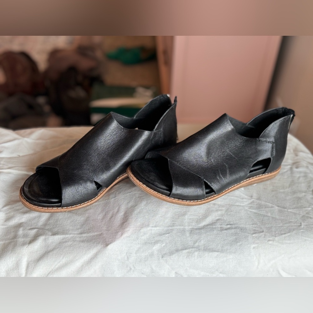 Sofft Black Open-Toe Sandals